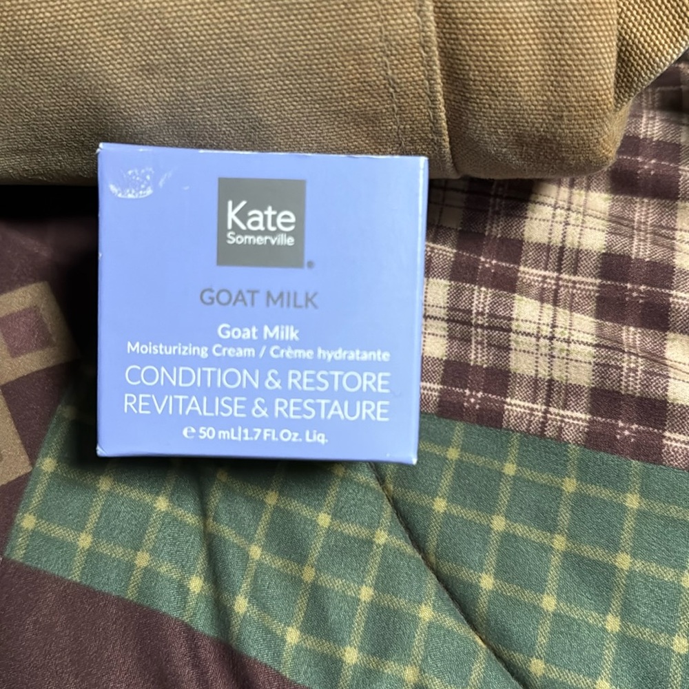 Goat milk moisturizer cream